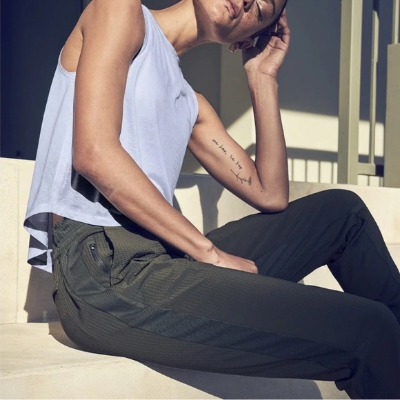 Athleta Textured Brooklyn Jogger - 6T - Picture 4 of 7